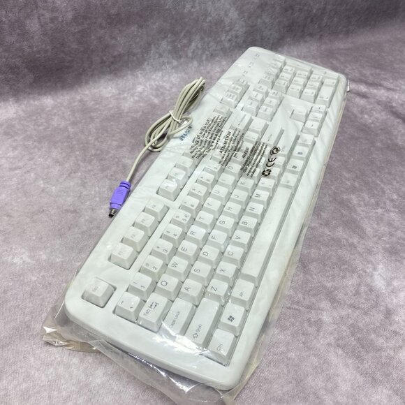 Belkin Classic PS/2 Wired Keyboard White Quiet Type - Picture 2 of 9